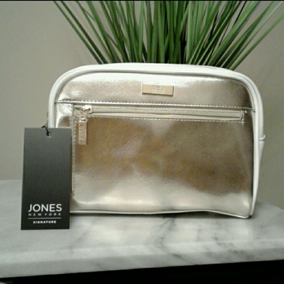 Jones New York Handbags - 🆕Jones New York Signature.